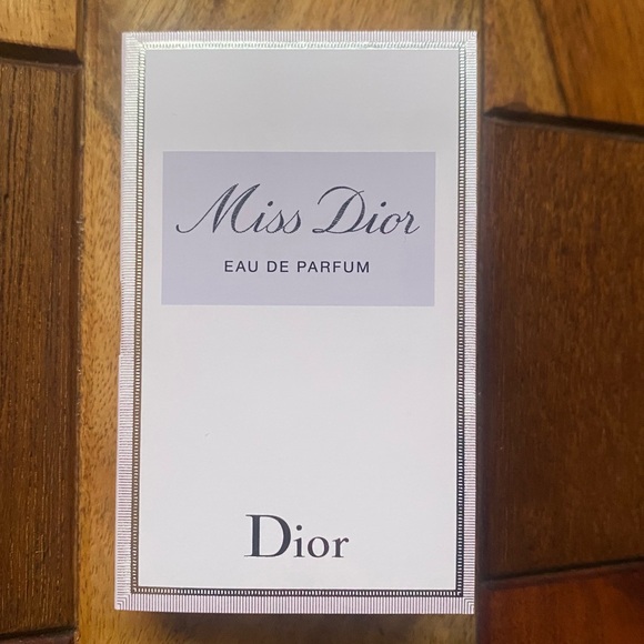 Free add-on Miss Dior Eau de Parfum 1 ml - Picture 2 of 3